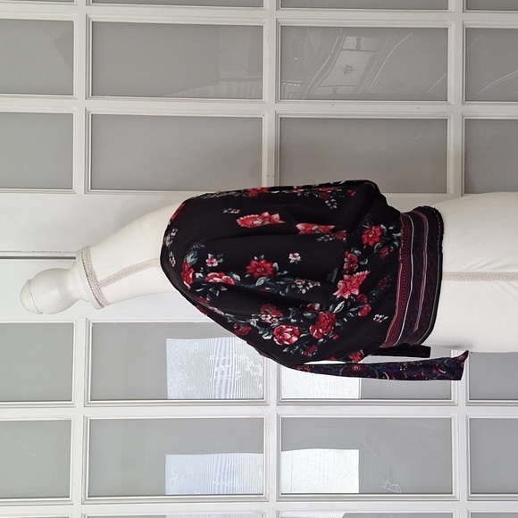 Band of Gypsies Cambridge Black Smocked Blouse Crop Top - Picture 6 of 16